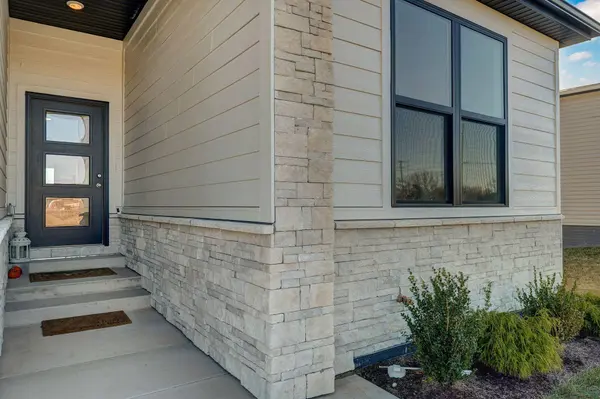 3974 E Wilson's Valley BLVD, Brookline, MO 65619