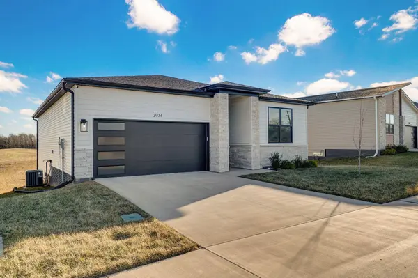 3974 E Wilson's Valley BLVD, Brookline, MO 65619