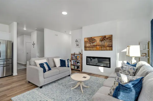 3974 E Wilson's Valley BLVD, Brookline, MO 65619