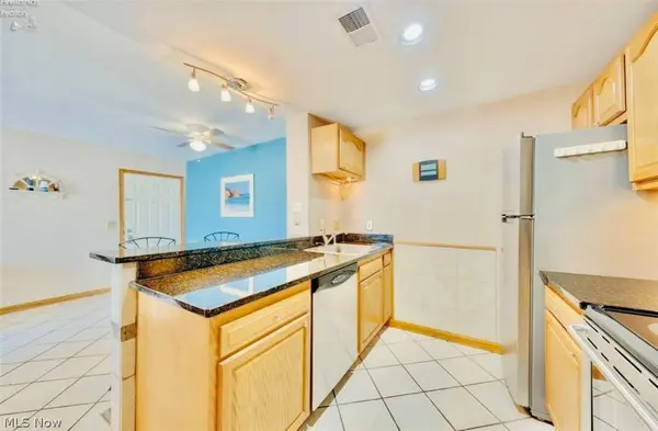 208 Clinton Reef DR, Port Clinton, OH 43452