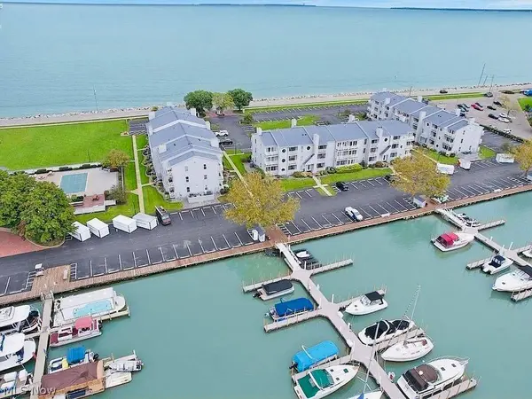 208 Clinton Reef DR, Port Clinton, OH 43452