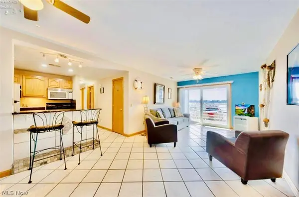 208 Clinton Reef DR, Port Clinton, OH 43452