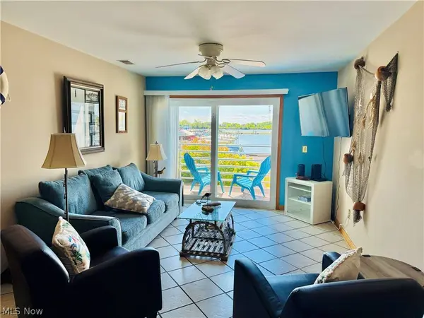 208 Clinton Reef DR, Port Clinton, OH 43452