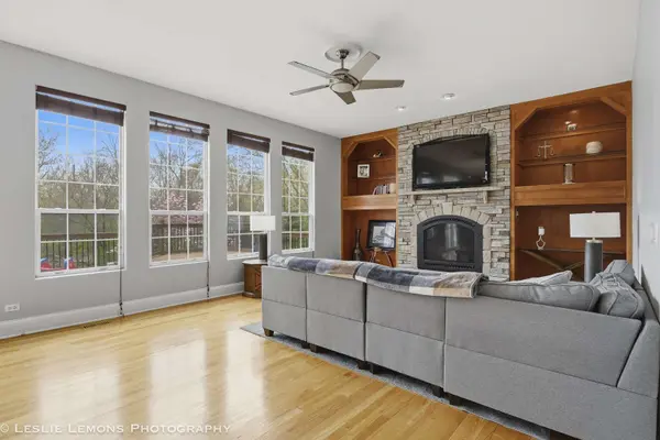 492 Bond DR, Batavia, IL 60510