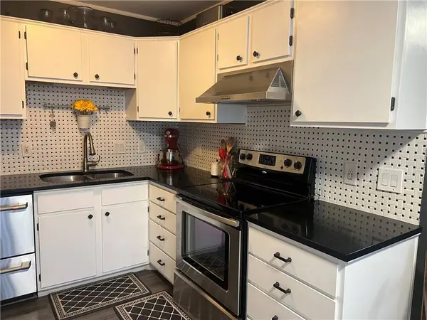715 Upper Broadway, Corpus Christi, TX 78401