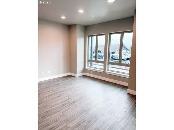 302 N BRIDGETON RD, Portland, OR 97217