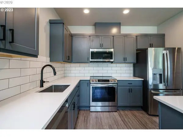 306 N BRIDGETON RD, Portland, OR 97217