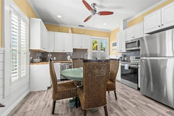 201 E Oaks AVE, Port Aransas, TX 78373