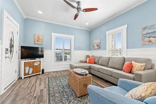 201 E Oaks AVE, Port Aransas, TX 78373