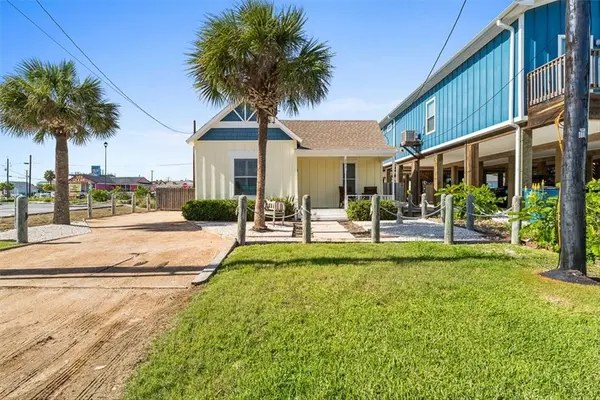 201 E Oaks AVE, Port Aransas, TX 78373