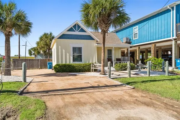 201 E Oaks AVE, Port Aransas, TX 78373