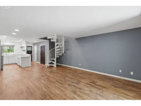 12054 N JANTZEN BEACH AVE, Portland, OR 97217
