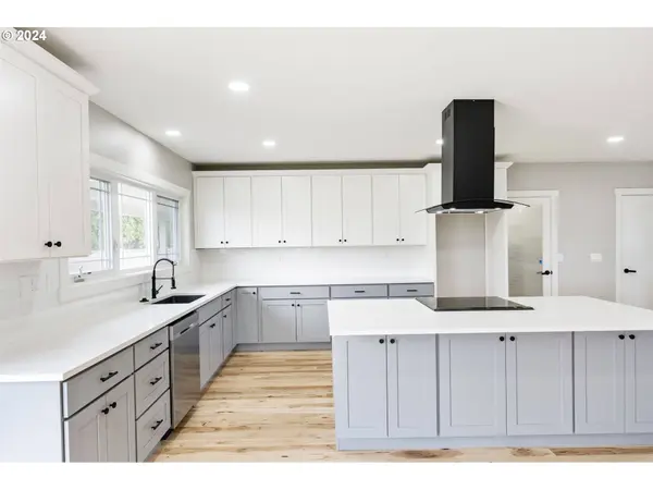352 NE LOVRIEN AVE, Gresham, OR 97030