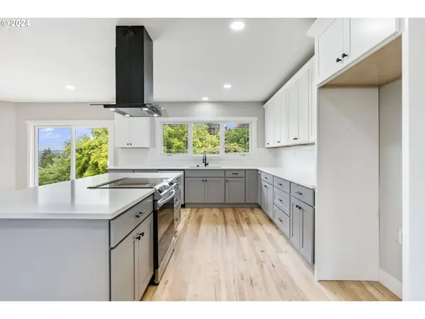 352 NE LOVRIEN AVE, Gresham, OR 97030