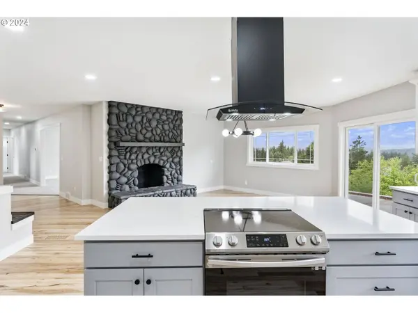 352 NE LOVRIEN AVE, Gresham, OR 97030