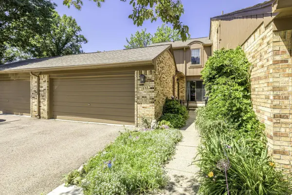 1832 Burning Bush Court, Rochester Hills, MI 48309