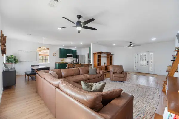 40 Hidden Lakes TRL, Defuniak Springs, FL 32433