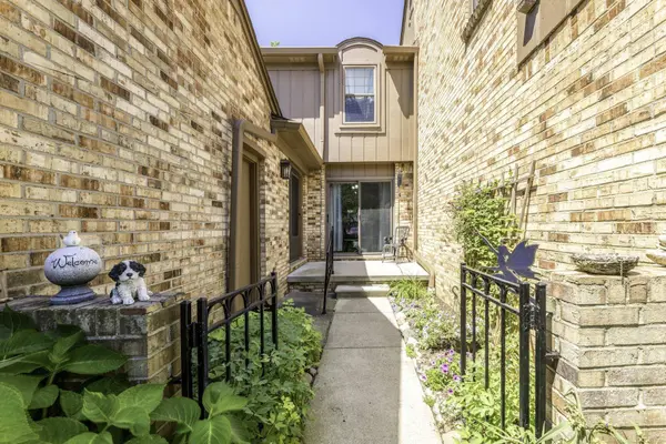1832 Burning Bush Court, Rochester Hills, MI 48309
