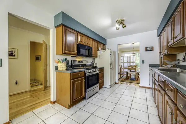1832 Burning Bush Court, Rochester Hills, MI 48309