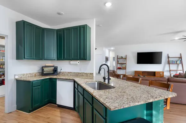 40 Hidden Lakes TRL, Defuniak Springs, FL 32433