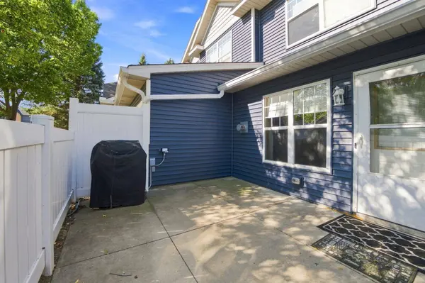 410 Hickory LN N, Oakdale, MN 55128