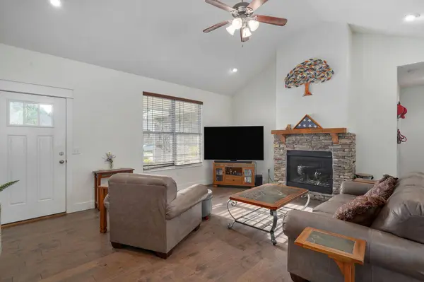 5824 S Geranium LN, Battlefield, MO 65619
