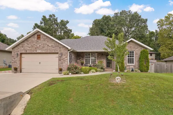 5824 S Geranium LN, Battlefield, MO 65619