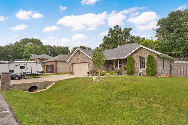 5824 S Geranium LN, Battlefield, MO 65619