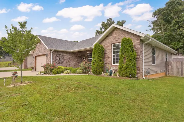 5824 S Geranium LN, Battlefield, MO 65619