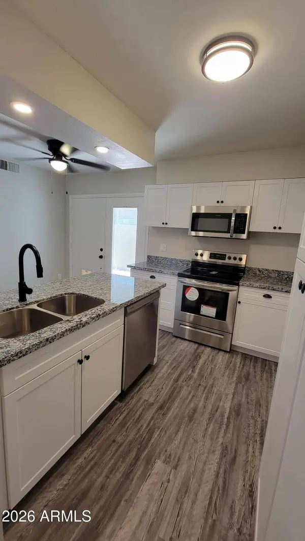 3737 E TURNEY Avenue #121, Phoenix, AZ 85018