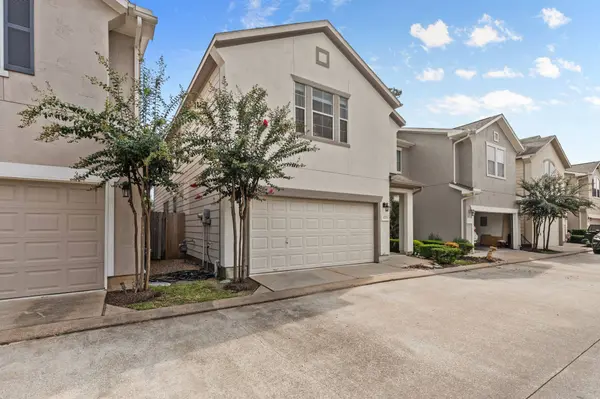 10051 Fallen Woods Dr, Houston, TX 77080-2743