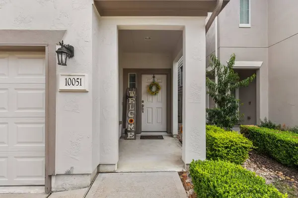 10051 Fallen Woods Dr, Houston, TX 77080-2743