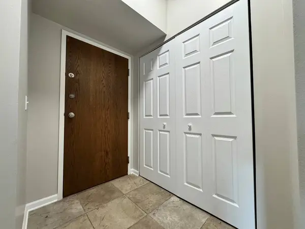 1539 RAYMOND DR #204, Naperville, IL 60563