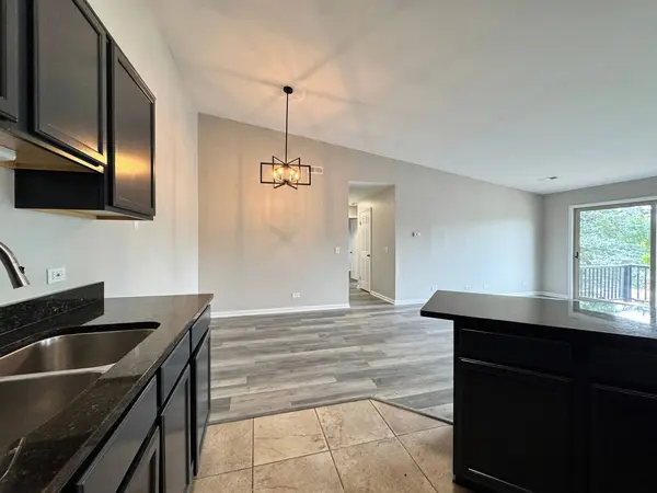 1539 RAYMOND DR #204, Naperville, IL 60563