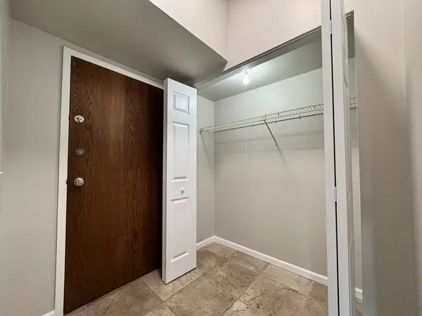 1539 RAYMOND DR #204, Naperville, IL 60563