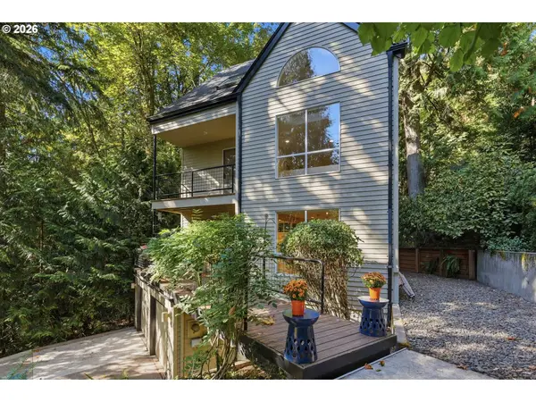 3921 SW SWEETBRIAR DR, Portland, OR 97221