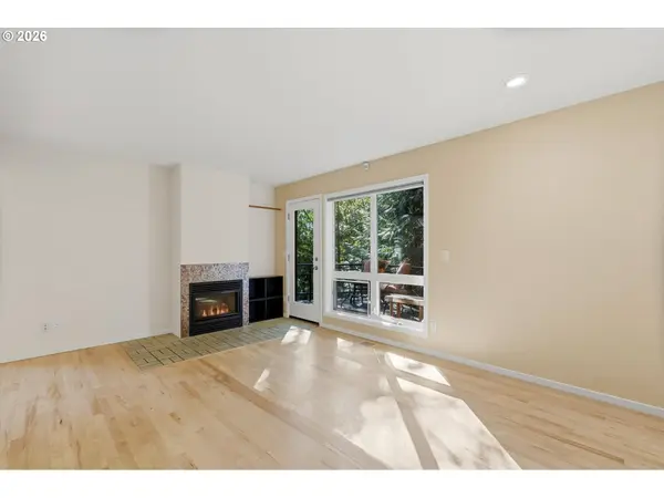 3921 SW SWEETBRIAR DR, Portland, OR 97221