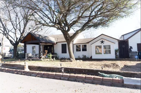 302 W 6th Street, Lancaster, TX 75146