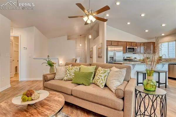 6820 Simcoe DR, Colorado Springs, CO 80925