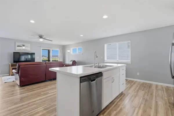 1421 Applewood DR, Fairfax, IA 52228