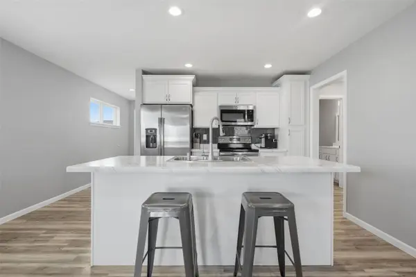 1421 Applewood DR, Fairfax, IA 52228