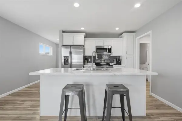 1421 Applewood Drive, Fairfax, IA 52228