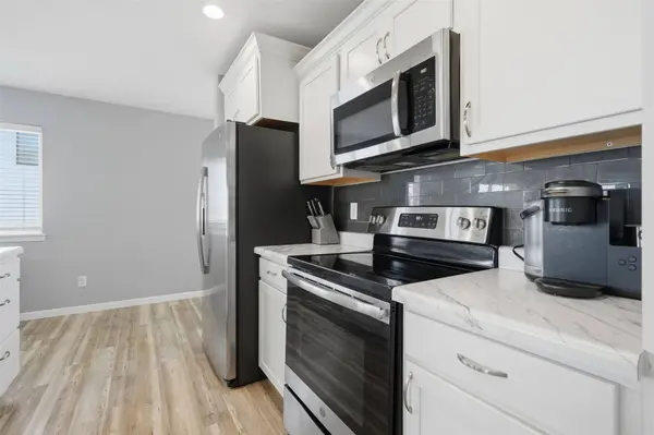 1421 Applewood DR, Fairfax, IA 52228