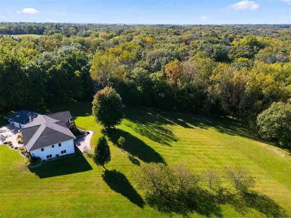 24594 110th St, Anamosa, IA 52205