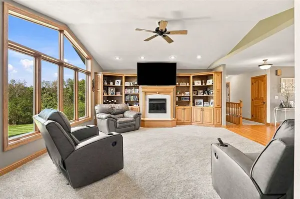 24594 110th St, Anamosa, IA 52205