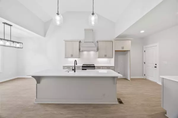 198 Creekside Dr, Lewisburg, TN 37091