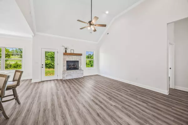 200 Creekside Dr, Lewisburg, TN 37091