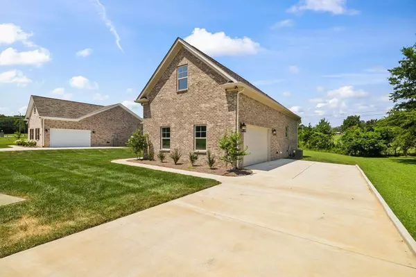 200 Creekside Dr, Lewisburg, TN 37091