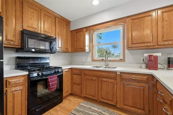 2225 26th ST SW, Cedar Rapids, IA 52404