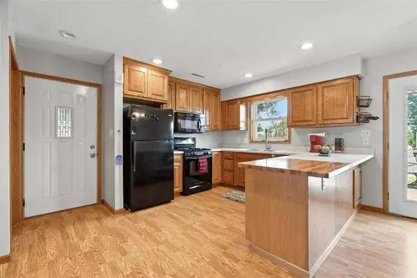 2225 26th ST SW, Cedar Rapids, IA 52404